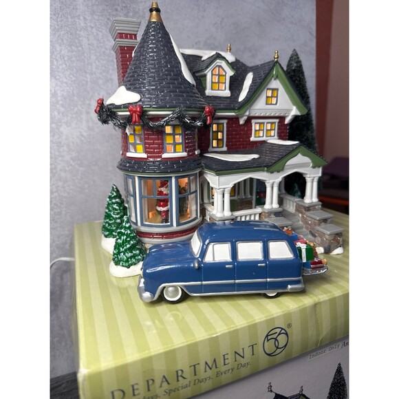 Dept 56 1224 Kissing Claus Lane animated - Picture 3 of 11